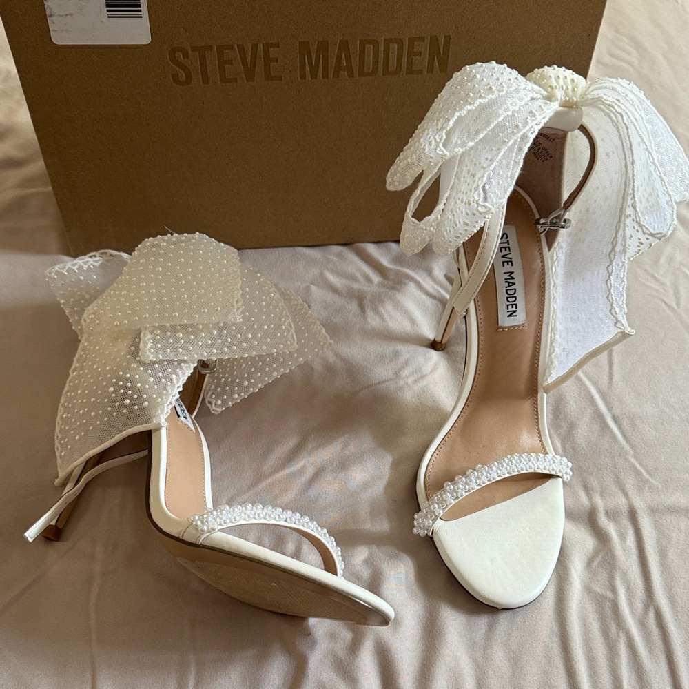 Steve Madden Cream Heels with Lace Bow